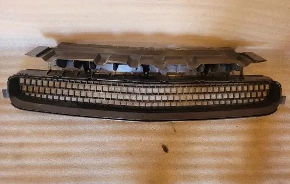 Dodge VAN RAM Front bumper upper radiator grill DG07095GA