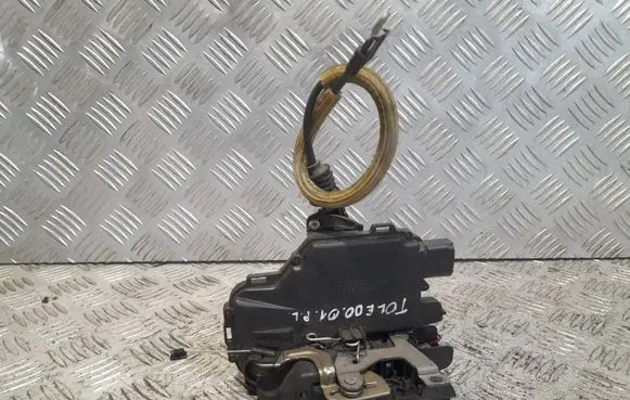 Seat Toledo II (1M) Front door lock