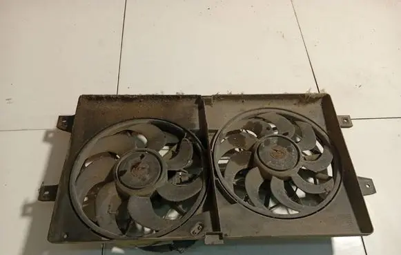Dodge Stratus Radiator cooling fan shroud 4569632