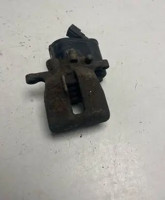 Volkswagen PASSAT B6 Rear brake caliper 