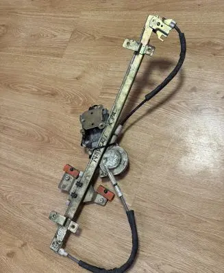 Ford Maverick Front door window regulator with motor D9703120 9000774