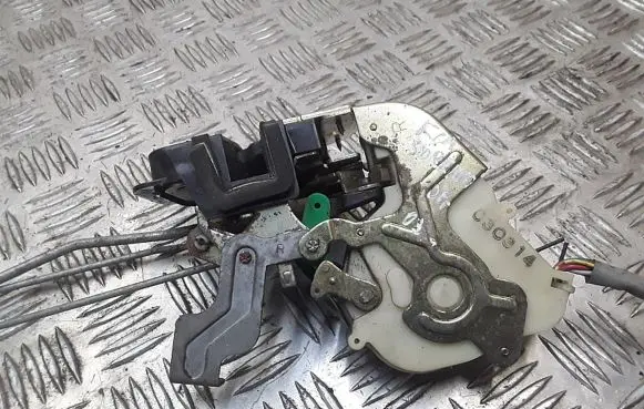 KIA Sorento Front door lock 030314