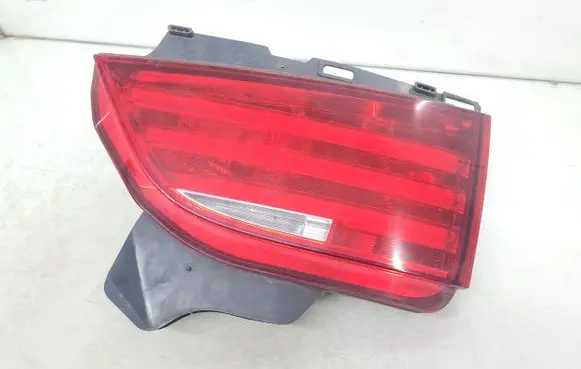Tailgate rear/tail lights