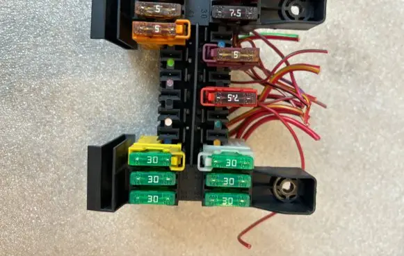 Mercedes-Benz E W211 Fuse module 2115450301 A2115450301