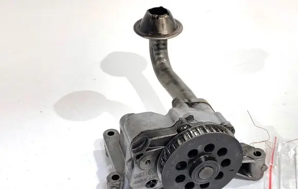 Volkswagen Transporter - Caravelle T5 Oil pump 03L115105C