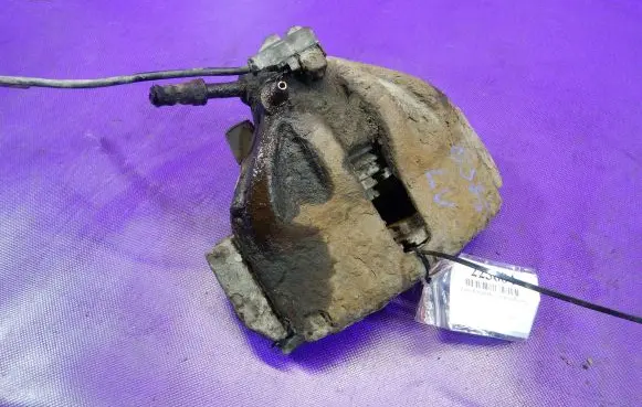 Volkswagen PASSAT B5 Front brake caliper