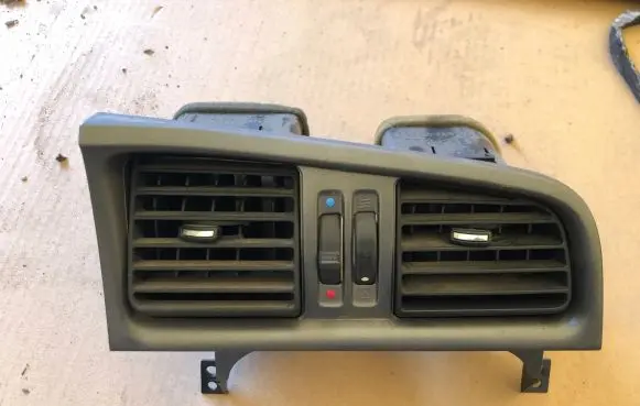 Nissan Primera Dash center air vent grill