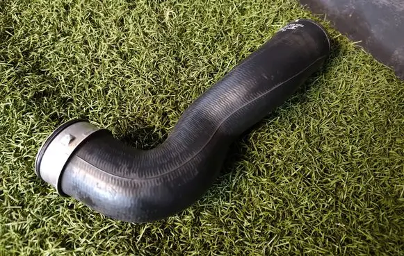 Intercooler hose/pipe