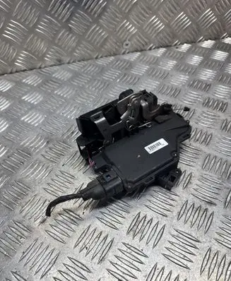 Volkswagen Golf V Rear door lock 7L0839016