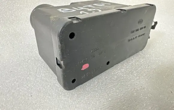 Audi 80 90 S2 B4 Central locking vacuum pump 4A0862257C