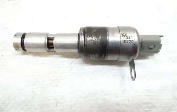 Renault Megane III Camshaft vanos timing valve 823650