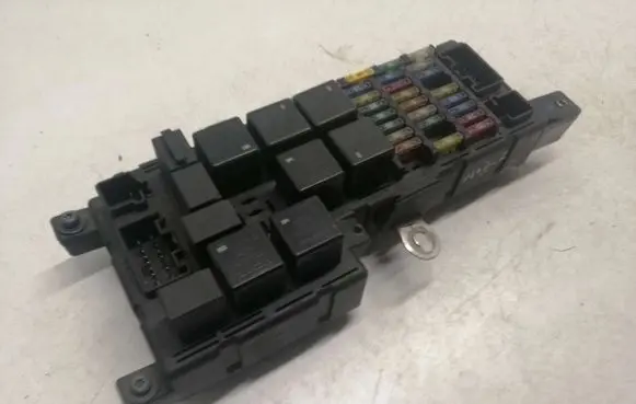 Volvo V70 Fuse module 518323019 04180850 000418085925
