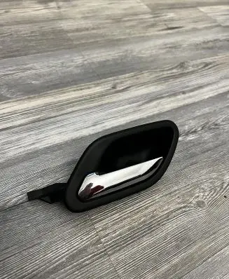 BMW 5 E39 Front door interior handle 8226049