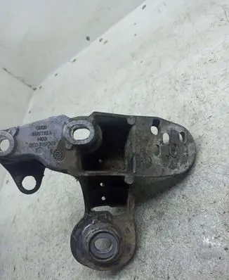Volkswagen PASSAT B5.5 Engine mounting bracket 8E0199351