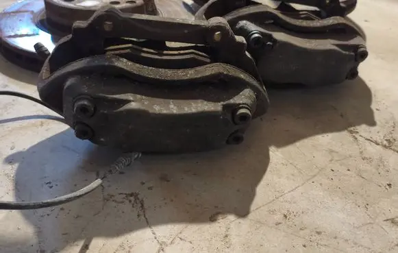 Mercedes-Benz E W211 Brake discs and calipers set BREMBO211