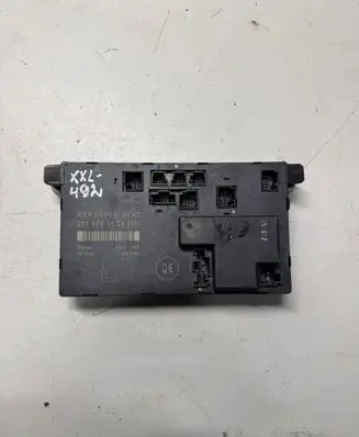 Mercedes-Benz E W211 Door control unit/module 2118701126 00401599