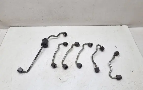 BMW X5 E70 Fuel injector supply line/pipe 