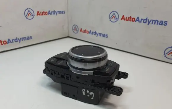 Head unit multimedia control