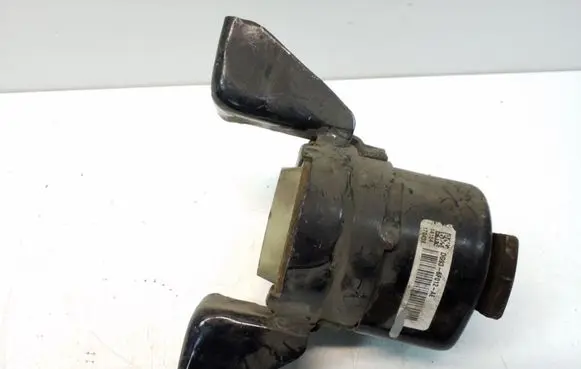 Engine mount bracket