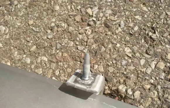 Tailgate/trunk/boot hinge