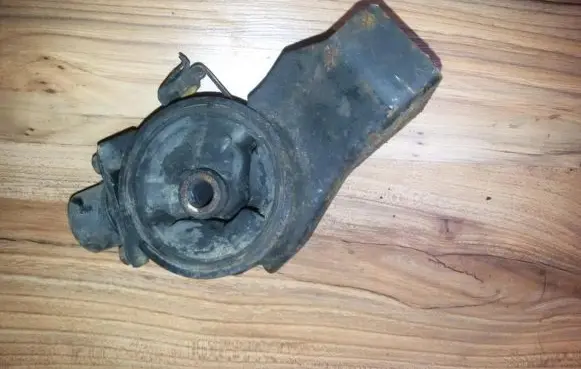 Mitsubishi Lancer Engine mount bracket mr244836