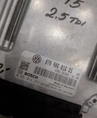 Volkswagen Multivan T5 Engine control unit/module ECU 0281014252