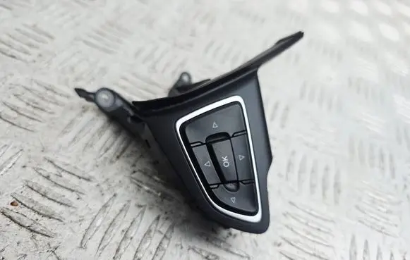 Ford Focus Steering wheel buttons/switches F1ET14K147BB