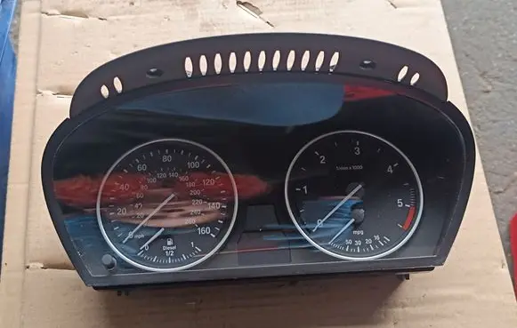 Speedometer (instrument cluster)