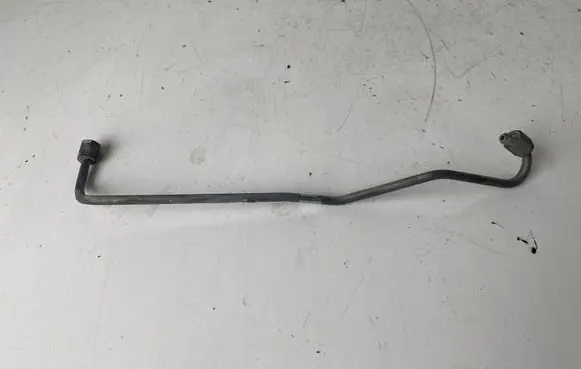 Toyota Avensis T270 Fuel injector supply line/pipe 