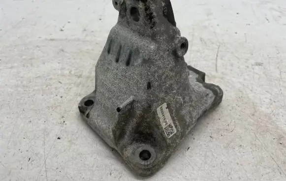 BMW 1 F20 F21 Engine mounting bracket 6859406 6859416