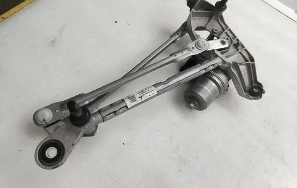 Front wiper linkage and motor