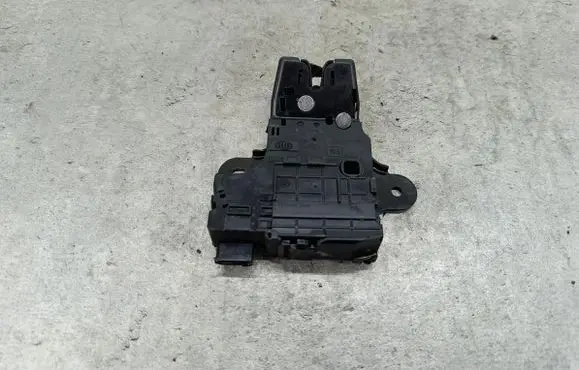 Opel Astra J Tailgate lock latch 13501988