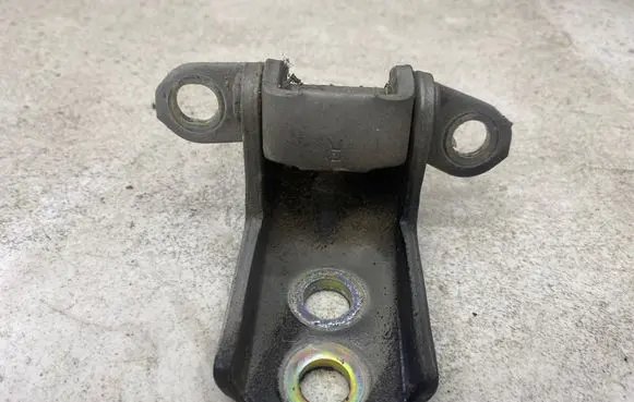 Nissan X-Trail T30 Front door upper hinge 