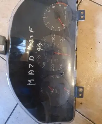 Mazda 323 Speedometer (instrument cluster) BJ6Eb