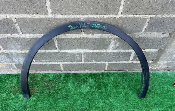 Tesla Model Y Front arch trim 1658692