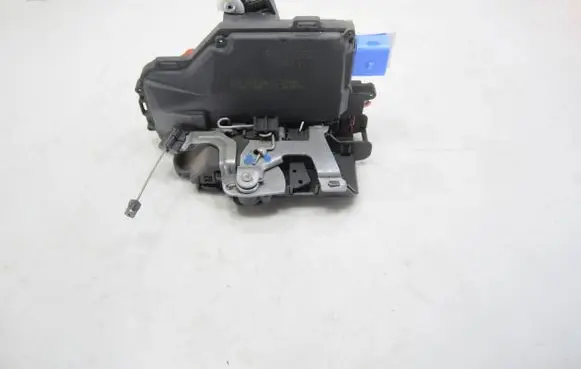 Volkswagen Golf VI Rear door lock 7L0839016D 991610300