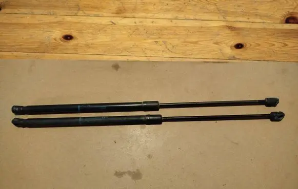 Opel Corsa D Tailgate/trunk strut/damper 13182537