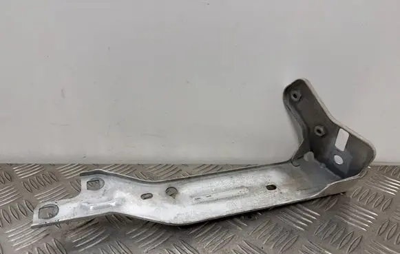 Alfa Romeo Giulia Fender mounting bracket B576