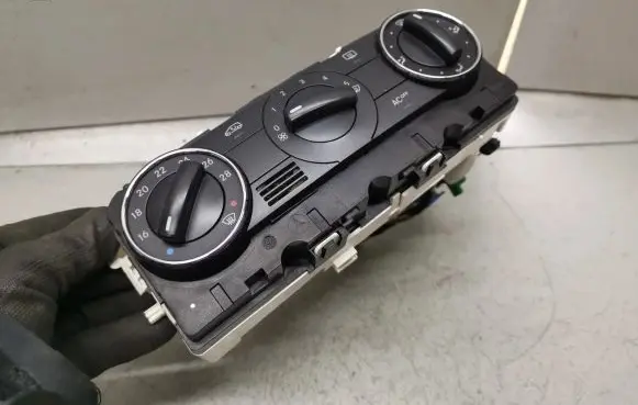 Mercedes-Benz A W169 Climate control unit A1698301385