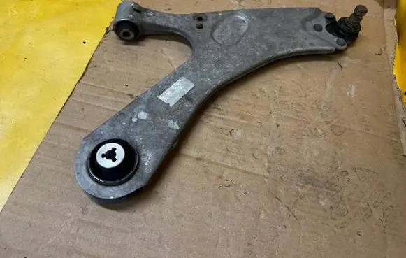 Peugeot 2008 II Front control arm 