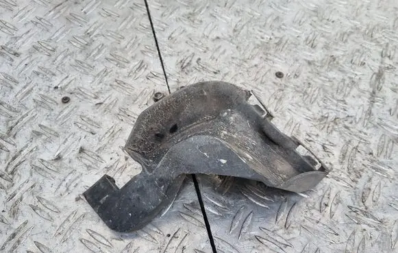 Mercedes-Benz C W204 Front bumper mounting bracket A2048852723