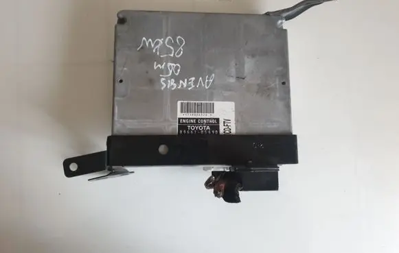 Toyota Avensis T250 Engine control unit/module 8966105690