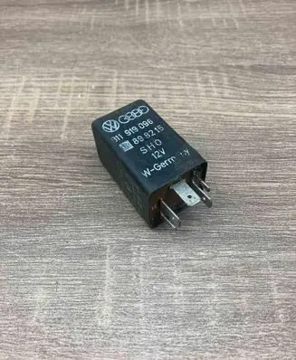 Volkswagen PASSAT B4 Other relay 811919096 898215