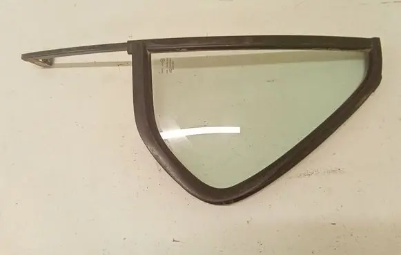 Opel Frontera B Rear vent window glass 43R00082