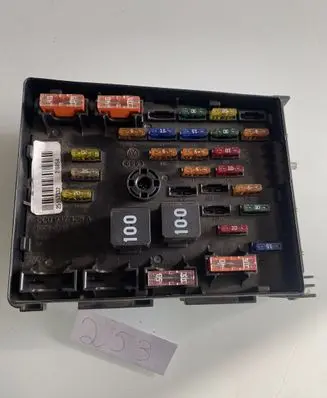 Volkswagen PASSAT B7 Fuse module 3C0937125A