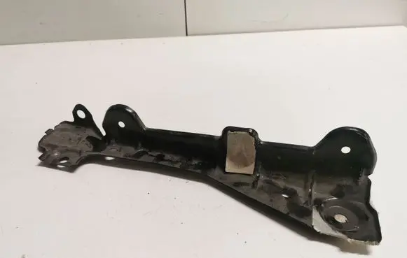 Fender mounting bracket