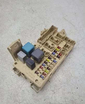 Toyota Avensis T250 Fuse module 82641CA010F