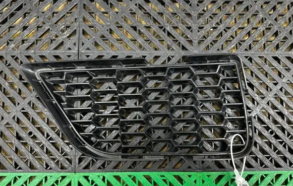 BMW M5 F90 Front bumper lower grill 8065317
