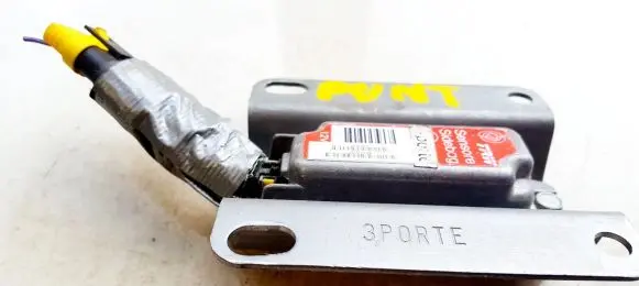 Fiat Punto (188) Airbag deployment crash/impact sensor 46772035 V00BRI