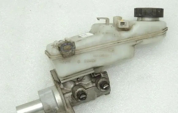 Toyota Avensis T270 Master brake cylinder 4720109380